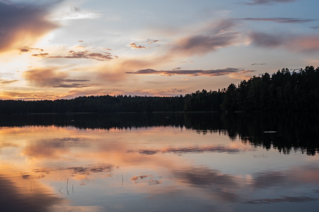 Telttailemassa lasten kanssa Isosuntin laavulla